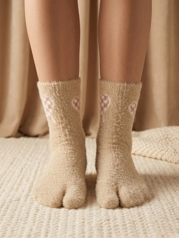 Cdeck Women’s Premium Fuzzy Split-Toe Socks – Cute Bunny Design | Warm Winter Socks | Free Size | Beige